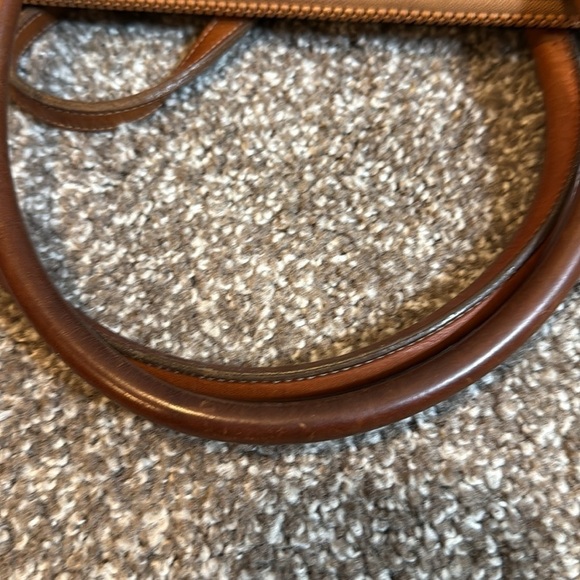 Vintage Dooney & Bourke AWL Shoulder Satchel Zipper British Tan Crossbody R21 - Picture 15 of 15